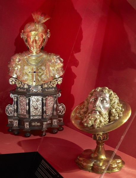 Kopfreliquiar des heiligen Mauritius aus der Klosterkirche Rheinau, 12. Jh. und Reliquiar aus dem Kloster St. Katharinental, Johannes der Täufer, 1450-1475, Schweizerisches Nationalmuseum Zürich.